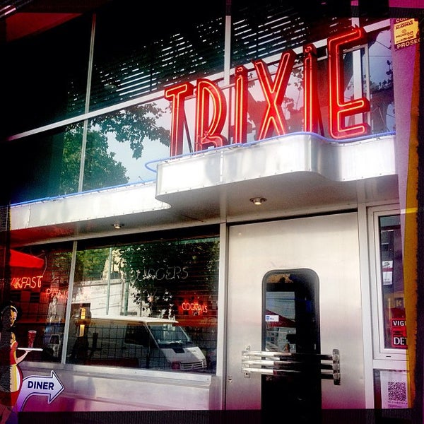 Photo taken at TRIXIE American Diner by Guilherme M. on 3/8/2013