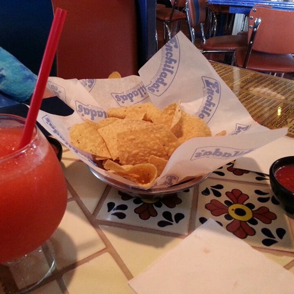 Снимок сделан в Enchilada&#39;s Restaurant - Greenville пользователем Daren W. 5/24/2014