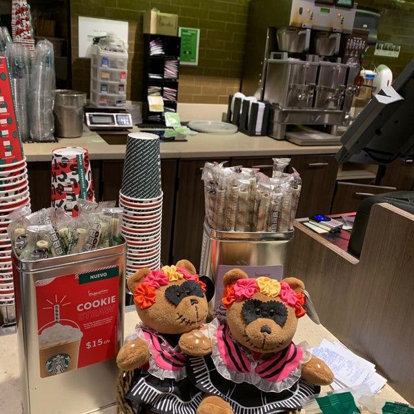 Foto scattata a Starbucks da 🇲🇽 Rapha 🇪🇸 S. il 12/31/2019