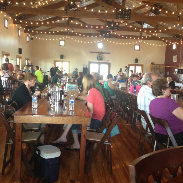 7/5/2014 tarihinde Carolyn M.ziyaretçi tarafından Woodrose Winery'de çekilen fotoğraf