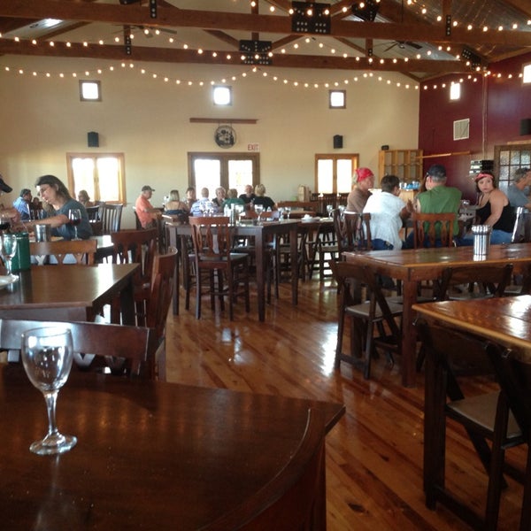 8/16/2014 tarihinde Carolyn M.ziyaretçi tarafından Woodrose Winery'de çekilen fotoğraf