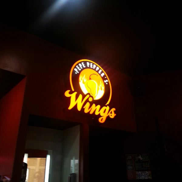 Photo taken at Pepe Pepper´s Wings by Roberto J. on 7/29/2013