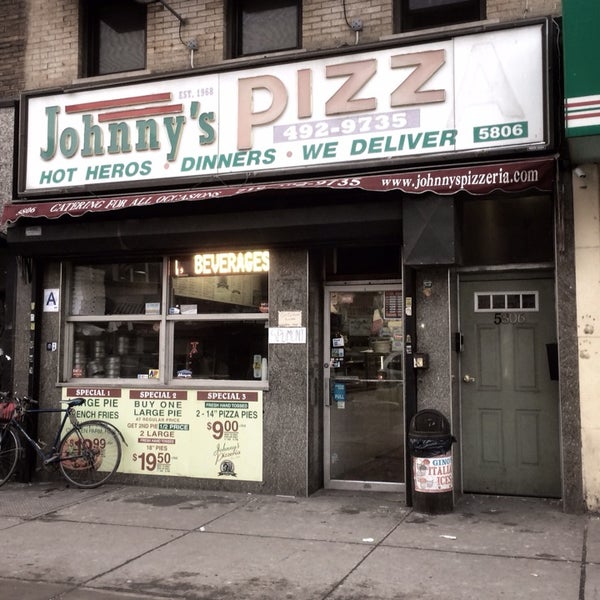 Photo taken at Johnny&#39;s Pizzeria by Hector on 3/4/2014