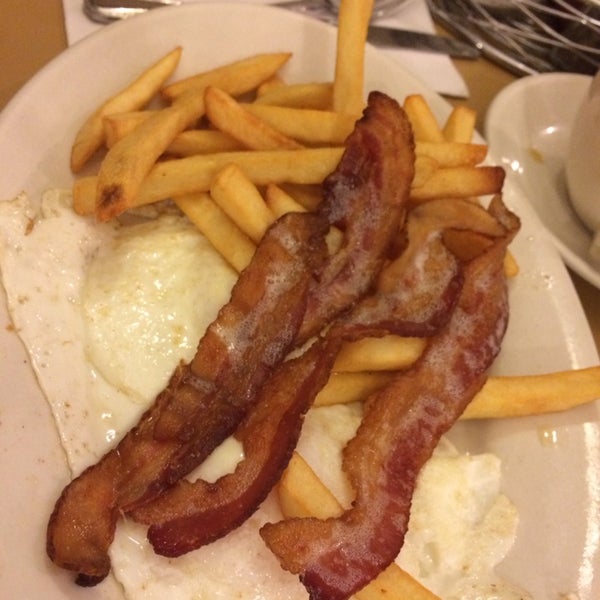 Photo taken at Pop&#39;s Diner by Mimster on 2/5/2014