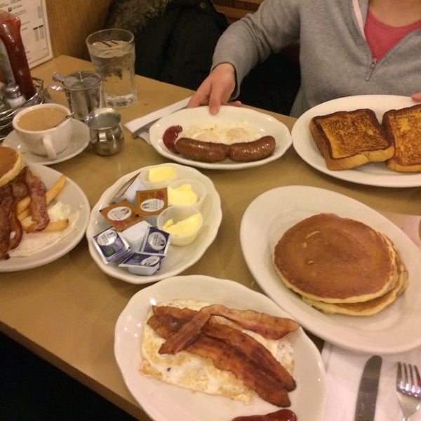 Photo taken at Pop&#39;s Diner by Mimster on 2/5/2014