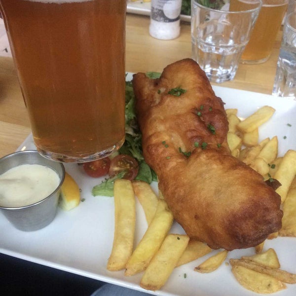 Kalan kuori ei tällä kertaa ollut kovin rapea, mutta fish and chips maistui silti hyvältä. Australialaisia oluita on tarjolla mukavasti.