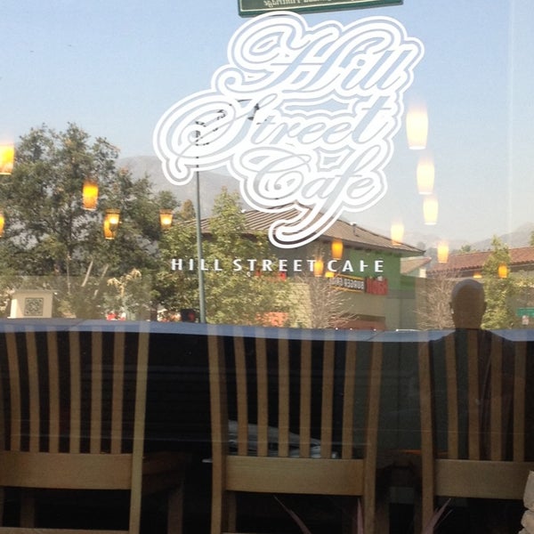 4/15/2014 tarihinde Talmadge M.ziyaretçi tarafından Hill Street Cafe'de çekilen fotoğraf