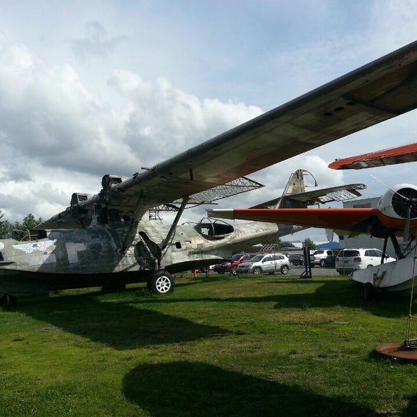 Das Foto wurde bei Alaska Aviation Museum von William F. am 7/9/2013 aufgenommen