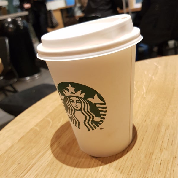 Foto scattata a Starbucks da Zandro W. il 10/17/2019