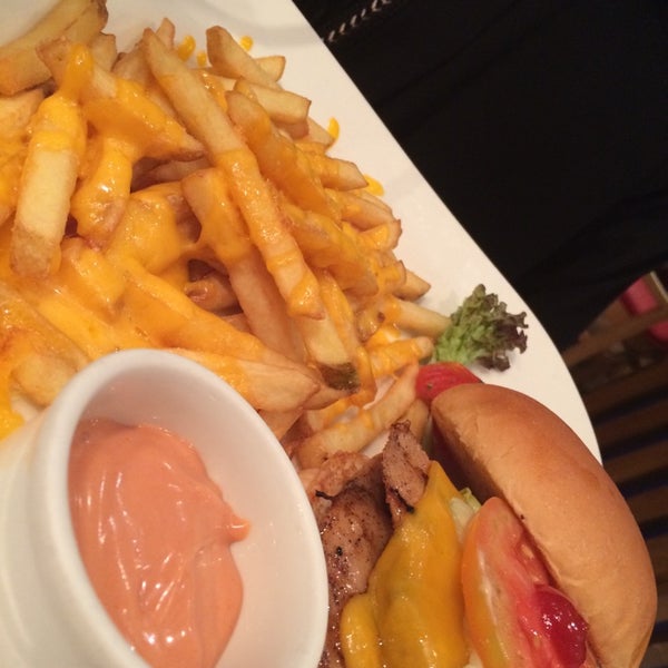 5/2/2014にMoza D.がJust Burgerで撮った写真