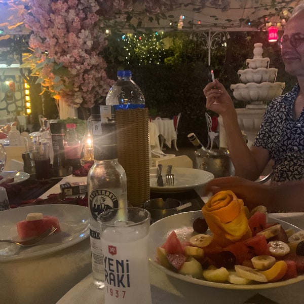 Das Foto wurde bei Secret Garden Cafe &amp; Restaurant von Şerif Y. am 7/22/2021 aufgenommen