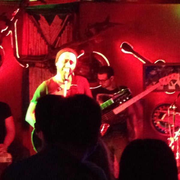 Foto scattata a Babylon Rock Club da Bircan Y. il 11/30/2013