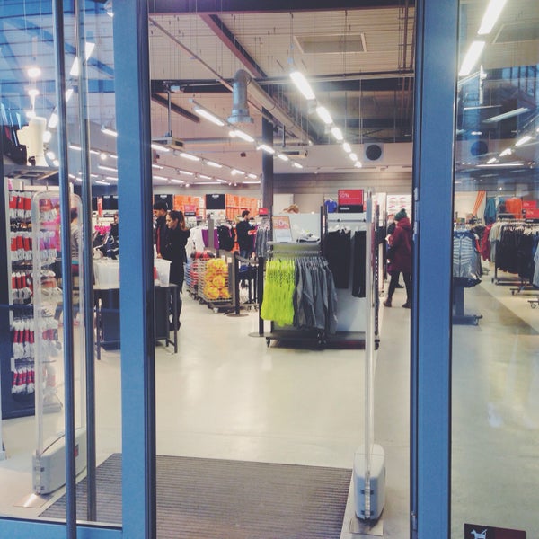 Nike Factory Store Sporting Goods Retail in Stadtmitte