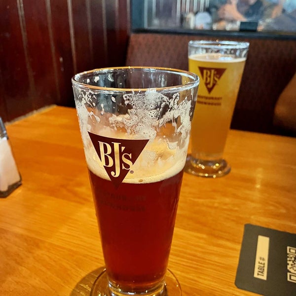 Photo taken at BJ&#39;s Restaurant &amp; Brewhouse by Shawn A. on 5/13/2022