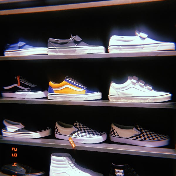 vans klcc