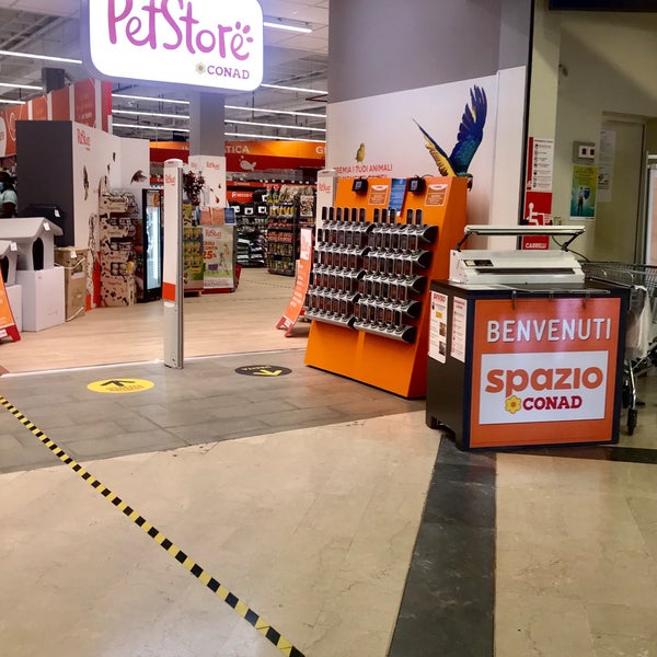 Foto diambil di Conad oleh Vittorio B. pada 7/24/2020