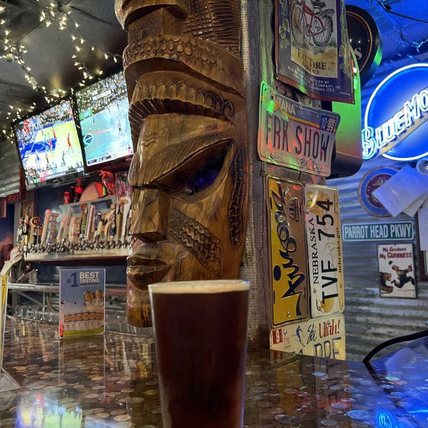 Giligin's Sand Bar & Shrimp Hut and Chuey's Midget Dwarf Bar Seafood