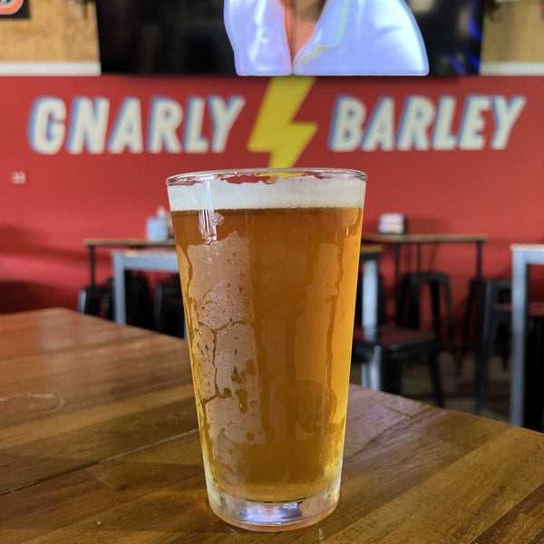 Foto tirada no(a) Gnarly Barley Brewing por Robert S. em 6/28/2022