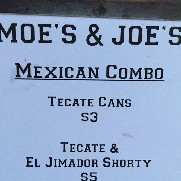 Foto diambil di Moe&#39;s and Joe&#39;s Tavern oleh Chris G. pada 5/6/2015