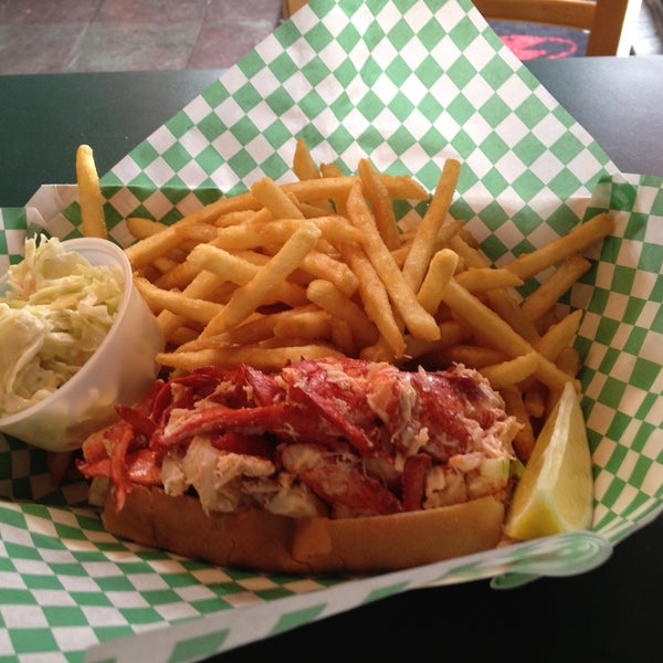 Снимок сделан в Yankee Lobster пользователем Michael B. 4/14/2013