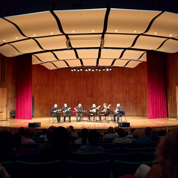 รูปภาพถ่ายที่ MIT Kresge Auditorium (Building W16) โดย Alexey N. เมื่อ 8/2/2018