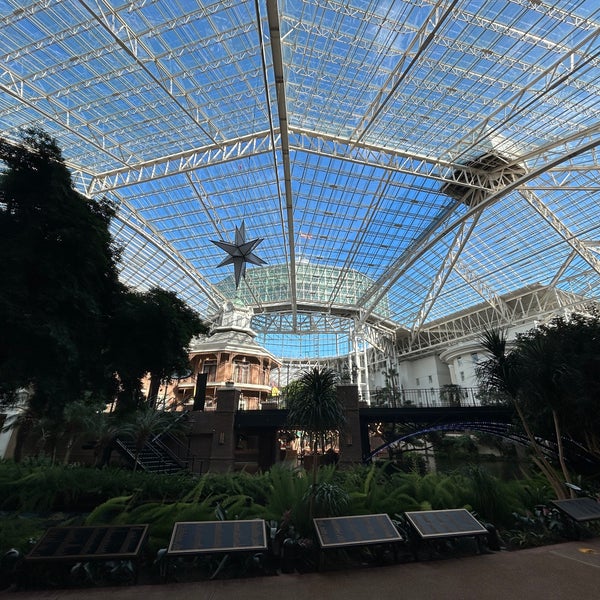 Photo taken at Gaylord Opryland Resort &amp; Convention Center by Stephen J. on 1/13/2024