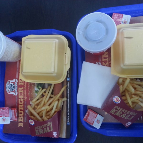 รูปภาพถ่ายที่ Burger King โดย Yağmur P. เมื่อ 10/29/2014