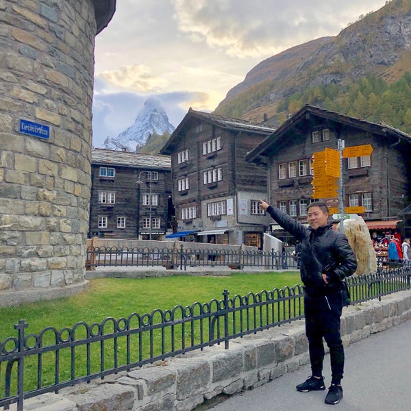 Photo taken at Grand Hotel Zermatterhof by Ronamedo N. on 10/18/2019