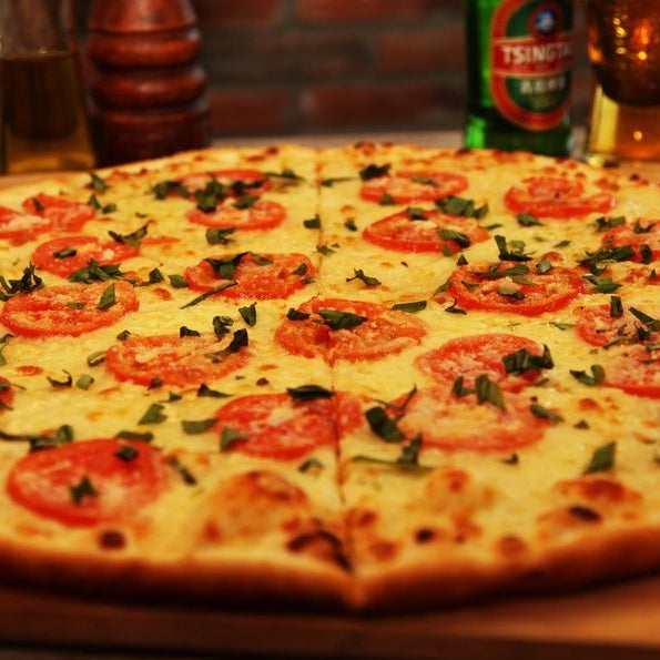 รูปภาพถ่ายที่ Flippin&#39; Pizza โดย Flippin&#39; Pizza เมื่อ 7/10/2013