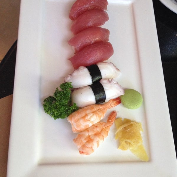 Photo prise au Sushi Yama par Tarquinio T. le10/27/2013