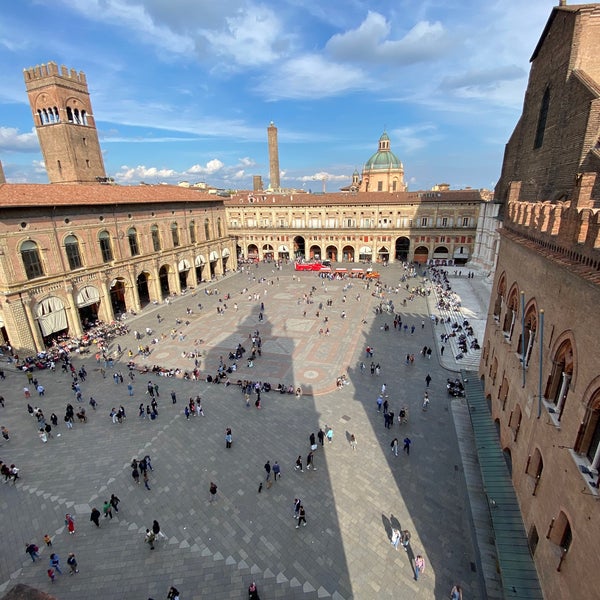 รูปภาพถ่ายที่ Piazza Maggiore โดย Achille C. เมื่อ 5/4/2024