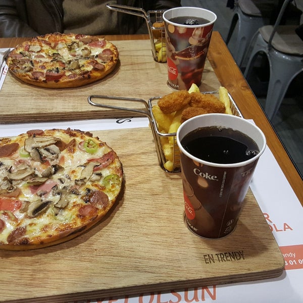 Photo taken at Trendy Pizza by Şahika U. on 11/3/2017