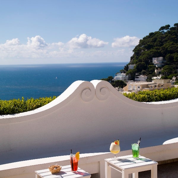 Private events can be organized in the exclusive Mojito Terrace, located on the rooftop of Capri Tiberio Palace