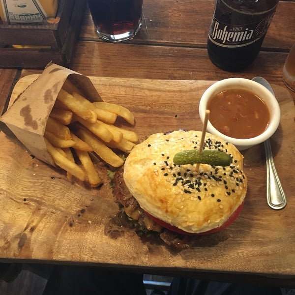 5/12/2017에 Julio César H.님이 Tennessee Ribs &amp; Burgers에서 찍은 사진