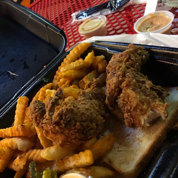 Photo taken at Dave&#39;s Hot Chicken by Mohammed on 11/4/2020