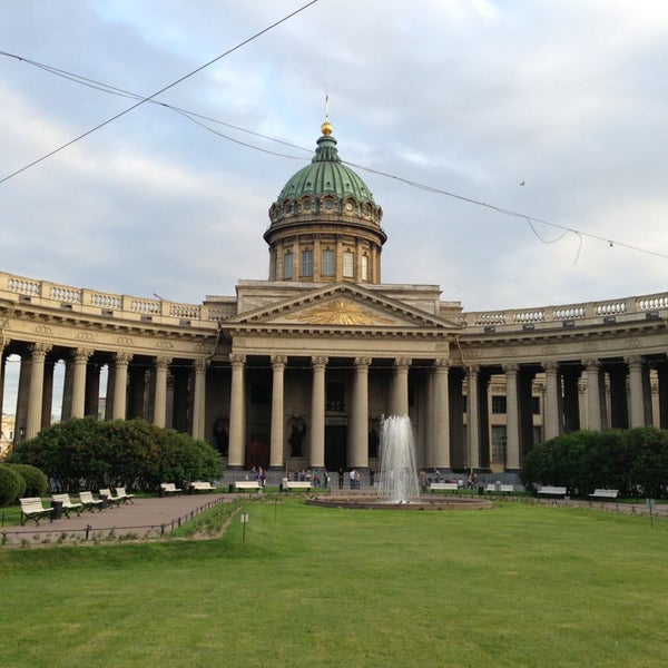 Казанский собор весной
