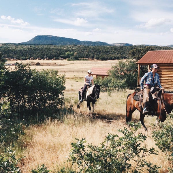 Foto diambil di Zion Mountain Ranch oleh Justine T. pada 7/4/2016