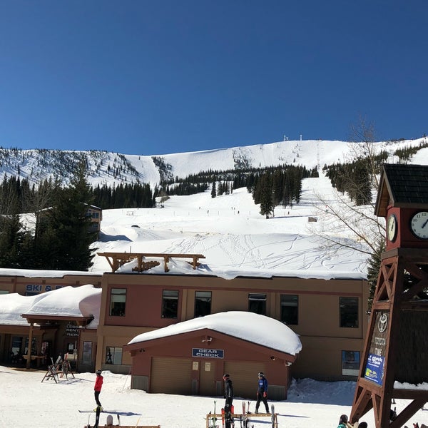 รูปภาพถ่ายที่ Schweitzer Mountain Resort โดย Michael J. เมื่อ 3/12/2018