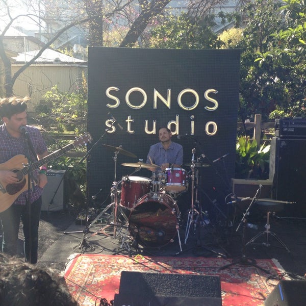รูปภาพถ่ายที่ Sonos Studio @ SXSW โดย Diego 🇨🇴 P. เมื่อ 3/15/2013