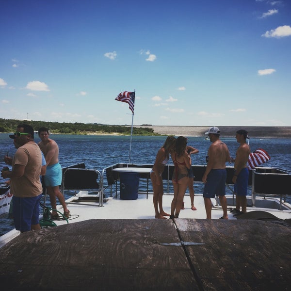 Photo taken at Lake Travis Yacht Charters by Diego 🇨🇴 P. on 7/18/2015