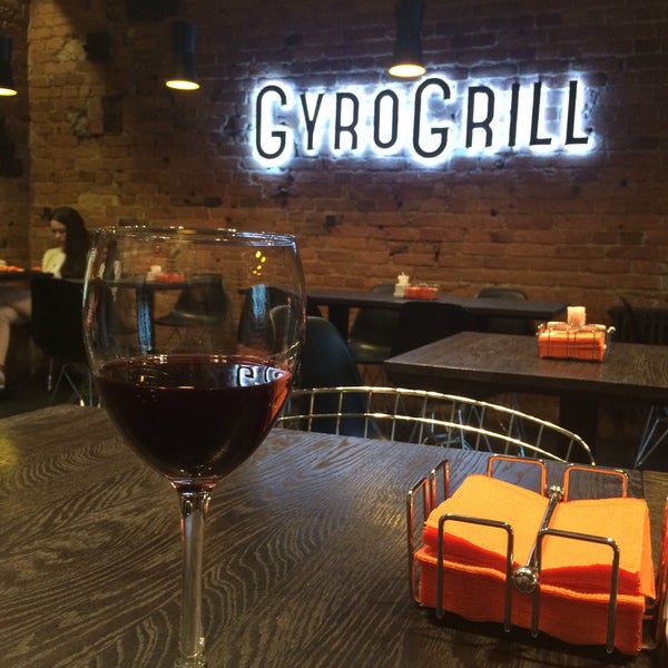 รูปภาพถ่ายที่ GyroGrill โดย Daria K. เมื่อ 6/25/2016