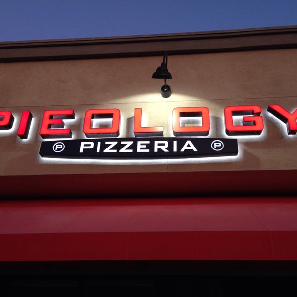 Foto tirada no(a) Pieology Pizzeria por James P. em 7/29/2013