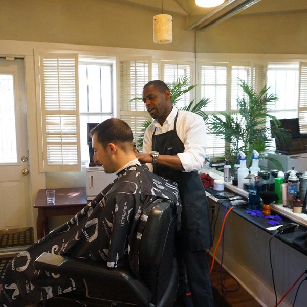 7/26/2014 tarihinde Gentlemens Republic Barber Salonziyaretçi tarafından Gentlemens Republic Barber Salon'de çekilen fotoğraf