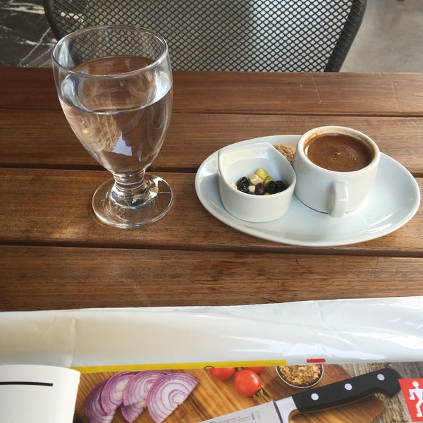 Foto tirada no(a) Alins Cafe Restaurant por tolga ö. em 6/1/2015