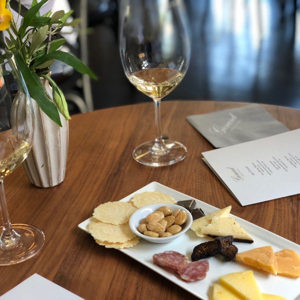 5/12/2018 tarihinde Wendy C.ziyaretçi tarafından Girard Winery Tasting Room'de çekilen fotoğraf