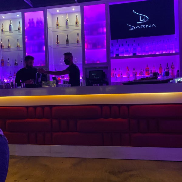 Foto tirada no(a) DarNa Restaurant and Lounge por A ⛓. em 7/31/2020