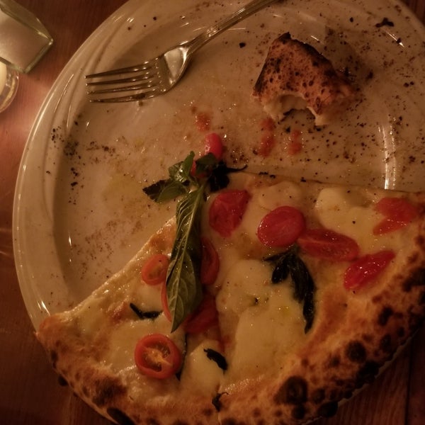 Photo taken at Ovest Pizzoteca by Luzzo&#39;s by Ian James R. on 2/24/2020