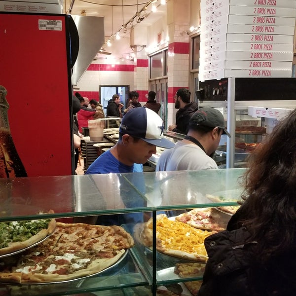 3/11/2018에 Ian James R.님이 2 Bros. Pizza에서 찍은 사진