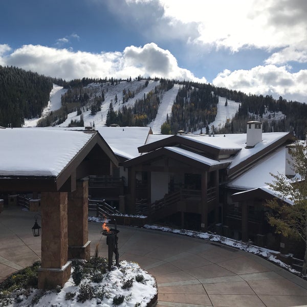 รูปภาพถ่ายที่ Stein Eriksen Lodge Deer Valley โดย Celine S. เมื่อ 10/14/2018