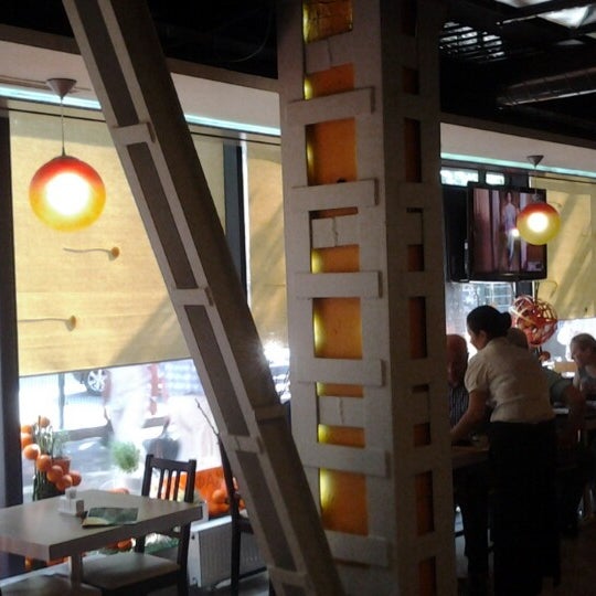 6/28/2013にIgor I.がOrange cafeで撮った写真